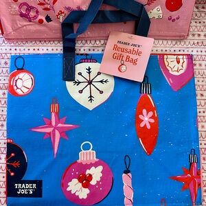 Trader Joe’s Holiday Shopper Bag